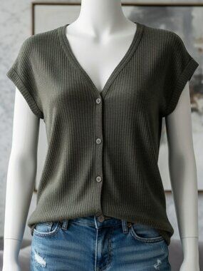 No Boundaries Ribbed Button Front Short Sleeve Top Bay Leaf Olive Heather Sz L
